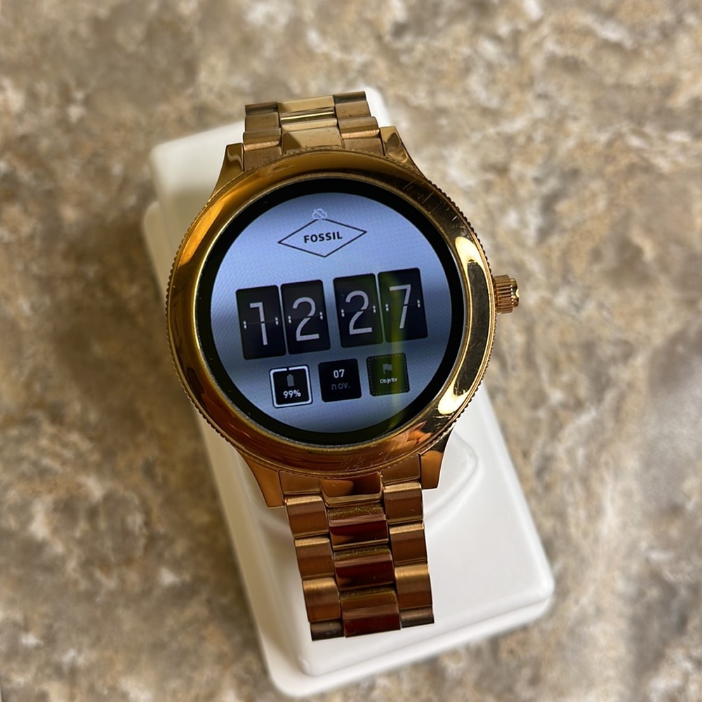 - Fossil Smartwatch